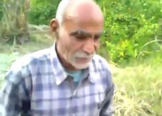 Stárnoucí zoofil šuká oslí mokrou kundičku