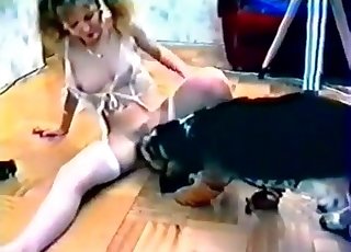 Passionate hottie opens her pussy for a sweet doggy