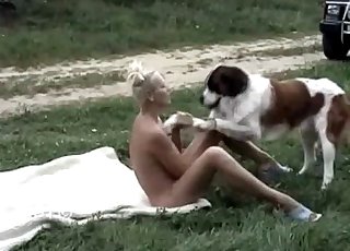 kute ke saath bahar khelna, doggy style mein masti aur pyaar bhara pal
